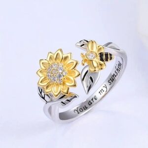 Elagant Gold and Silver Tones Sunflower & Bee Ring. "You Are My Sunshine." NEW!